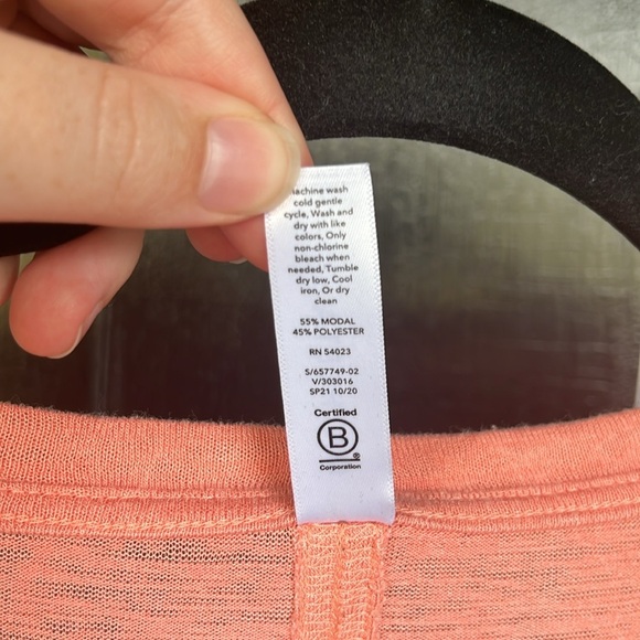 Athleta Women's Release Breezy Tee Shirt Short Sleeve Island Coral Size XL - Picture 6 of 7